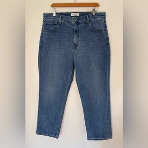 A&F Curve Love Ultra High Rise Ankle Straight Jeans - 33 / 16